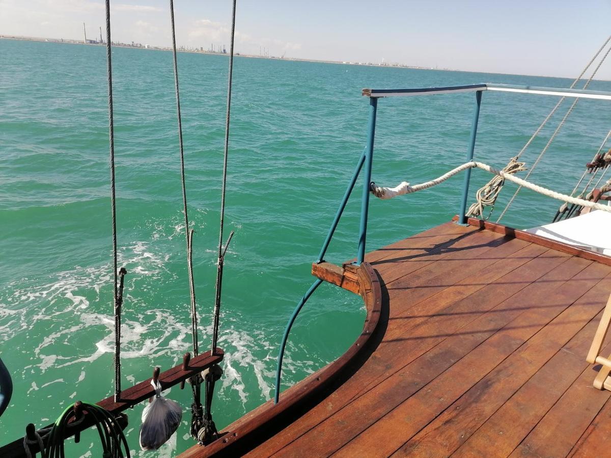Corabia Santa Marina Hotel Sulina Bagian luar foto