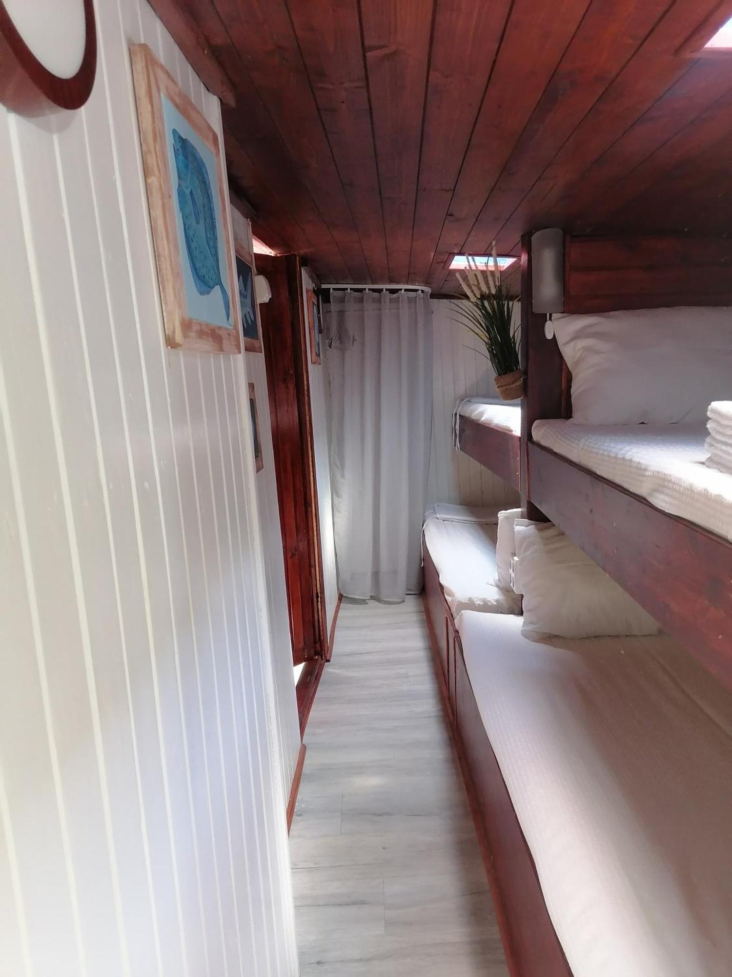 Corabia Santa Marina Hotel Sulina Bagian luar foto