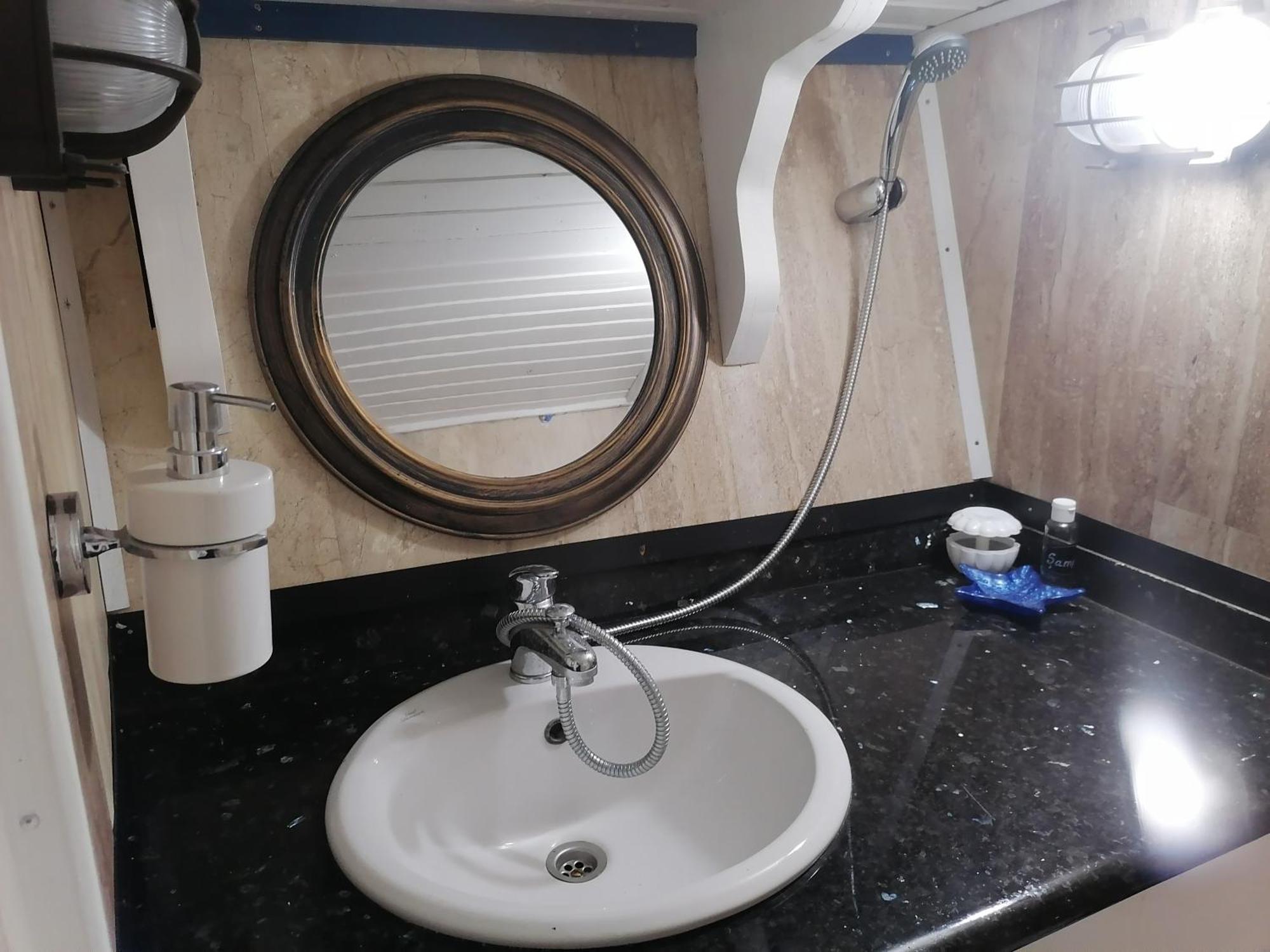 Corabia Santa Marina Hotel Sulina Bagian luar foto